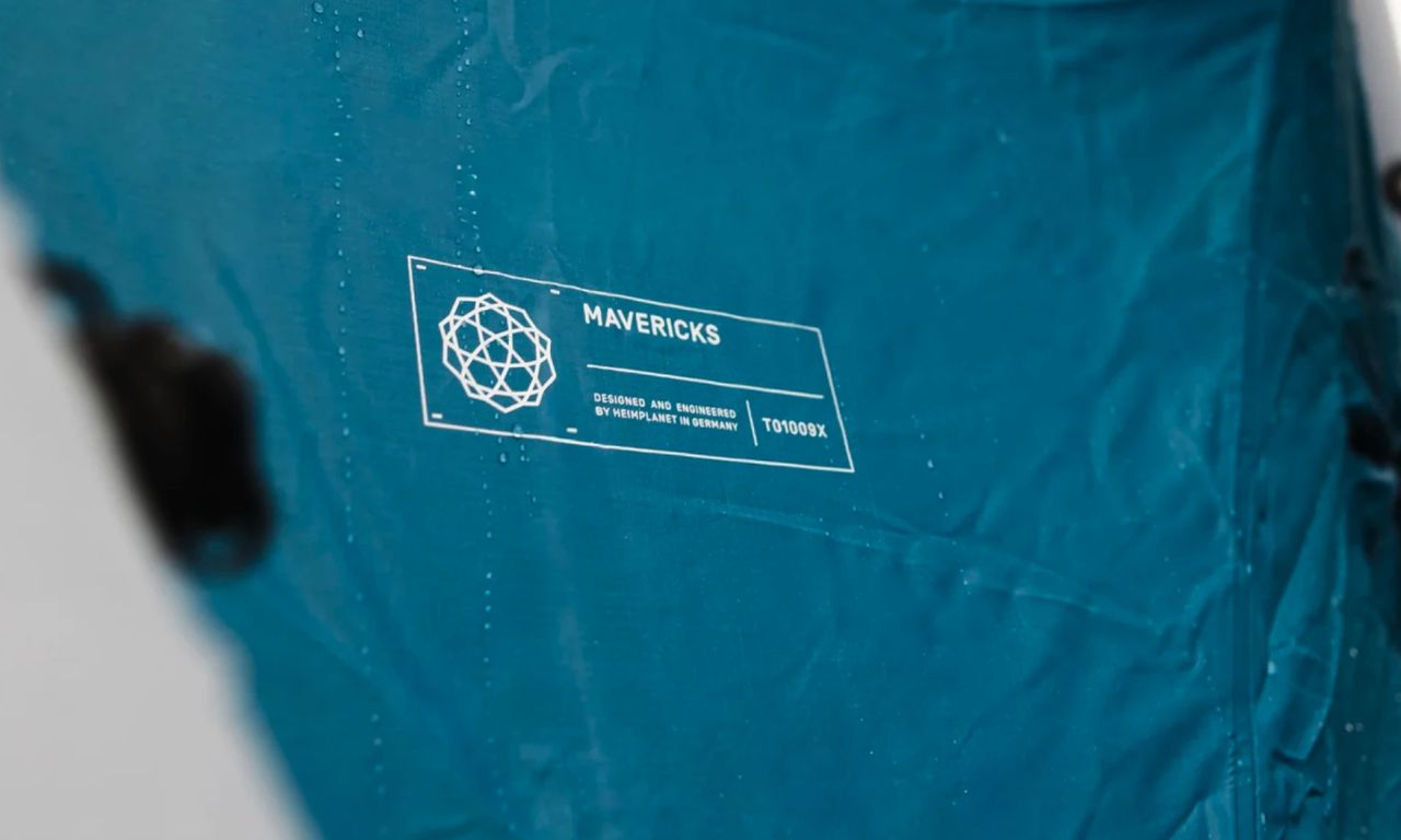Heimplanet Mavericks Blue Ice inflatable exo-frame tent