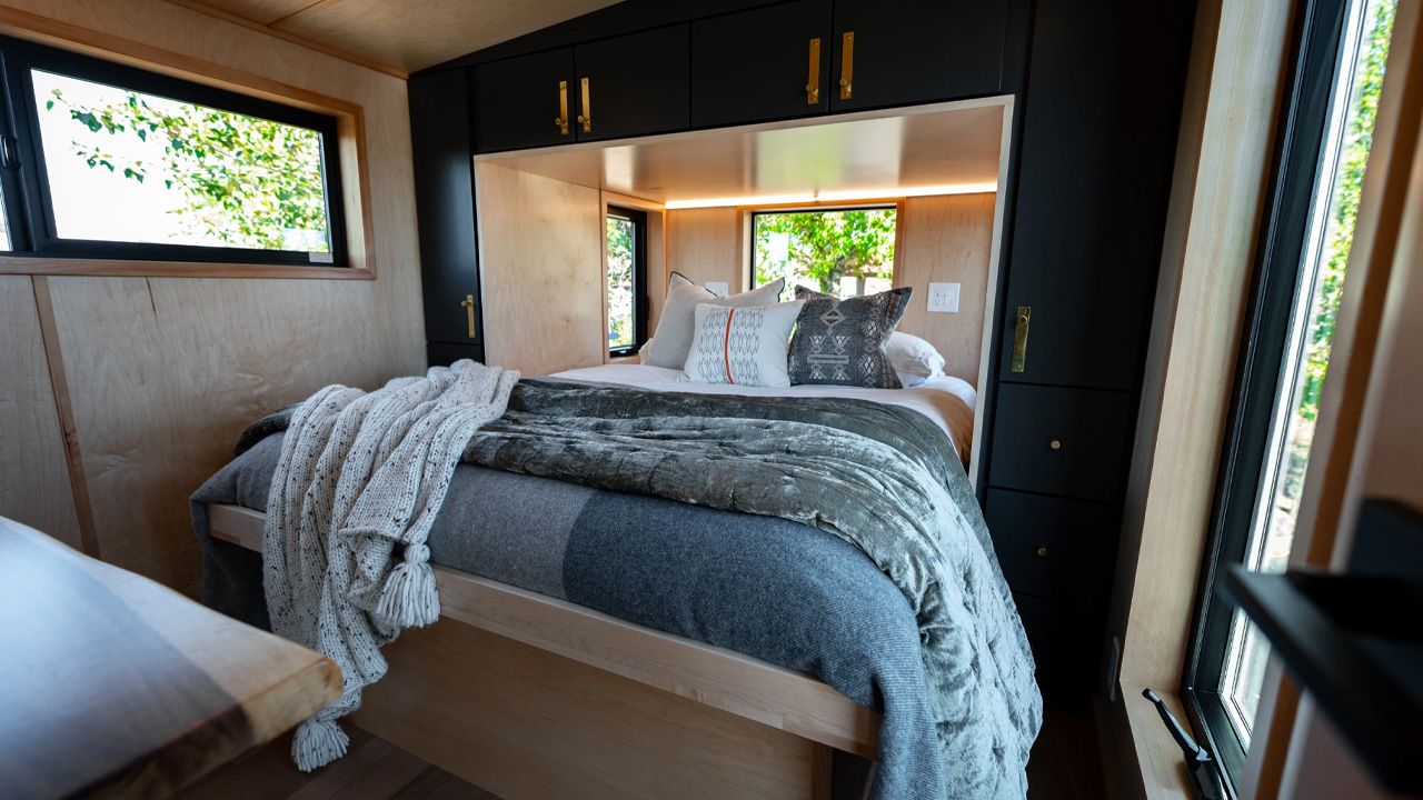 Off-Grid Gooseneck Tiny House - gooseneck bedroom