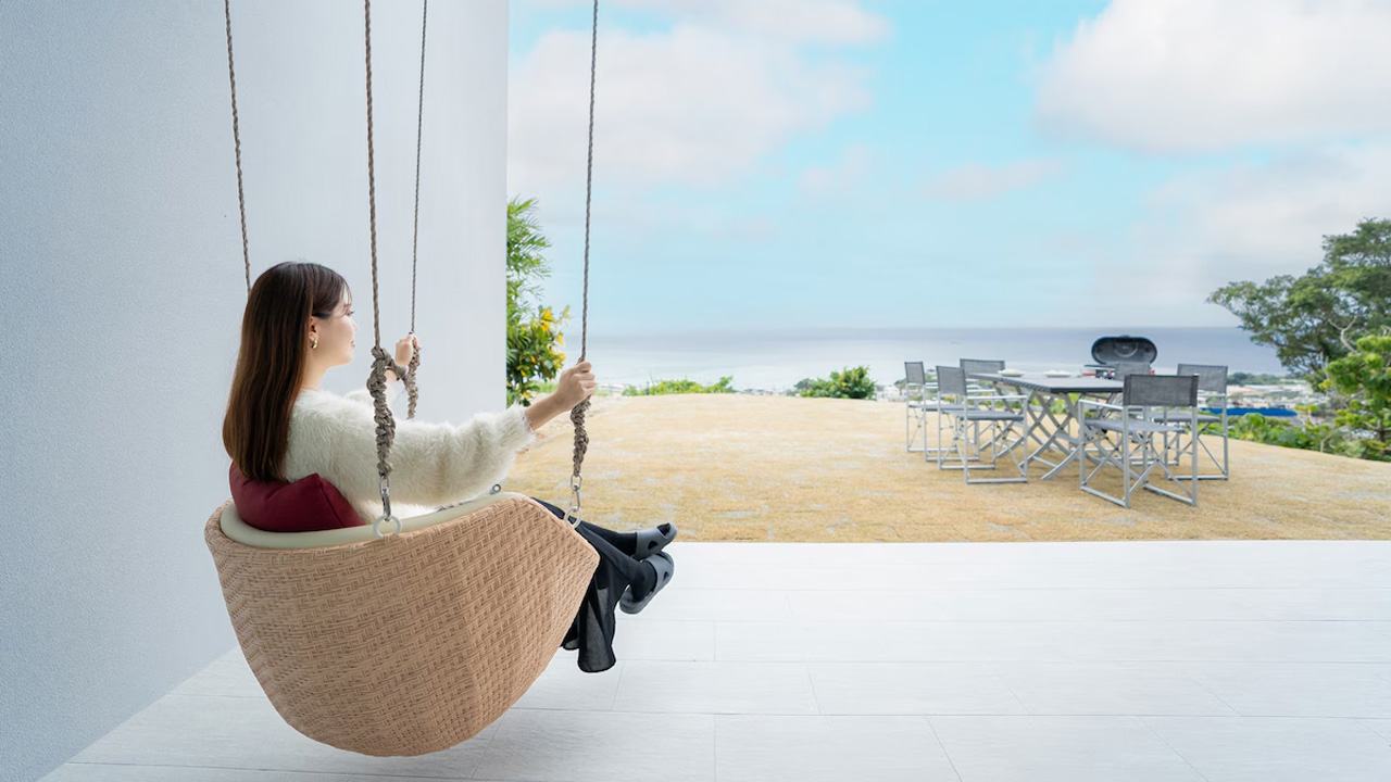 A lovely swing in the terrace and outdoor dining area