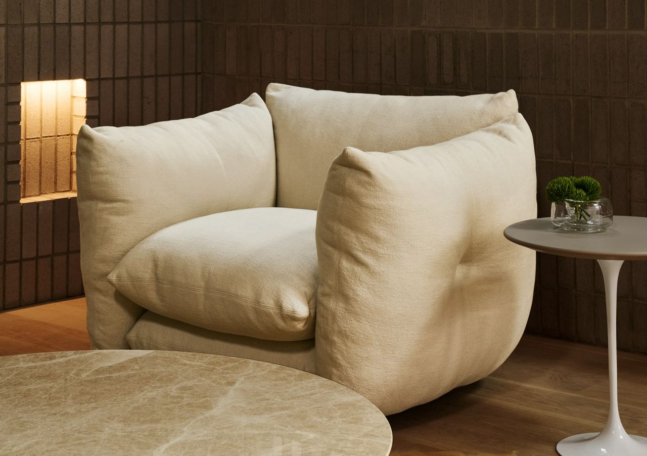 Pillo Lounge Chair by Willoe Perron for Knoll fluffy cushions