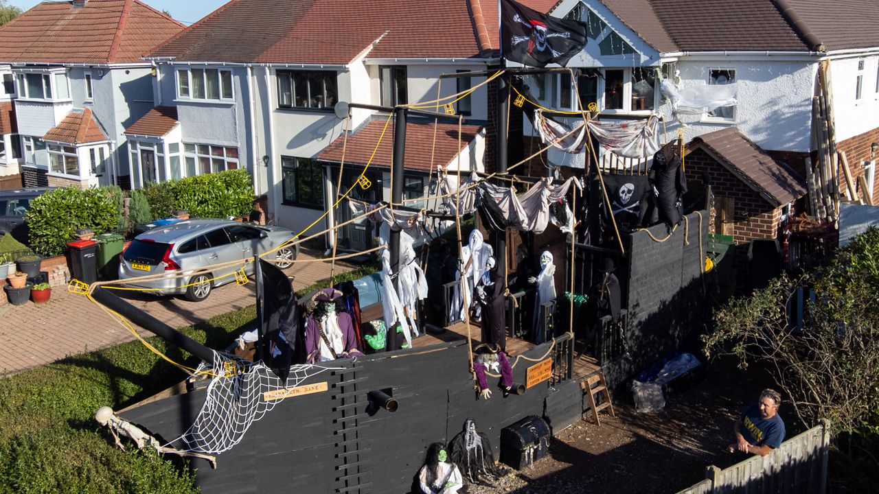 Pirate Halloween Decoration Ideas - 30-foot model of a pirate ship