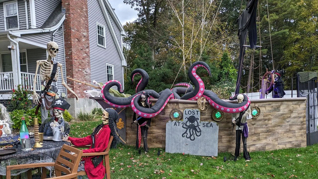 Pirate Halloween Decoration Ideas - giant inflatable Kraken setup