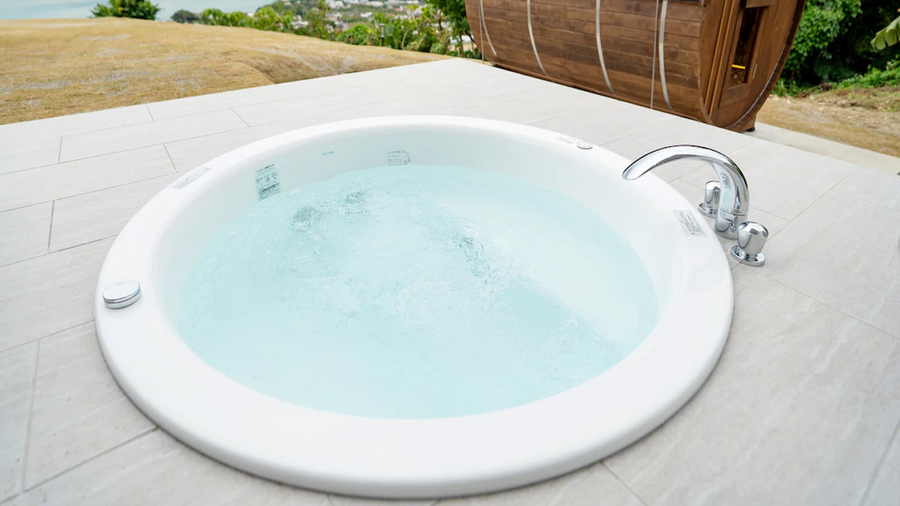 Private Soothing Jacuzzi tub remains open for 24 hours.