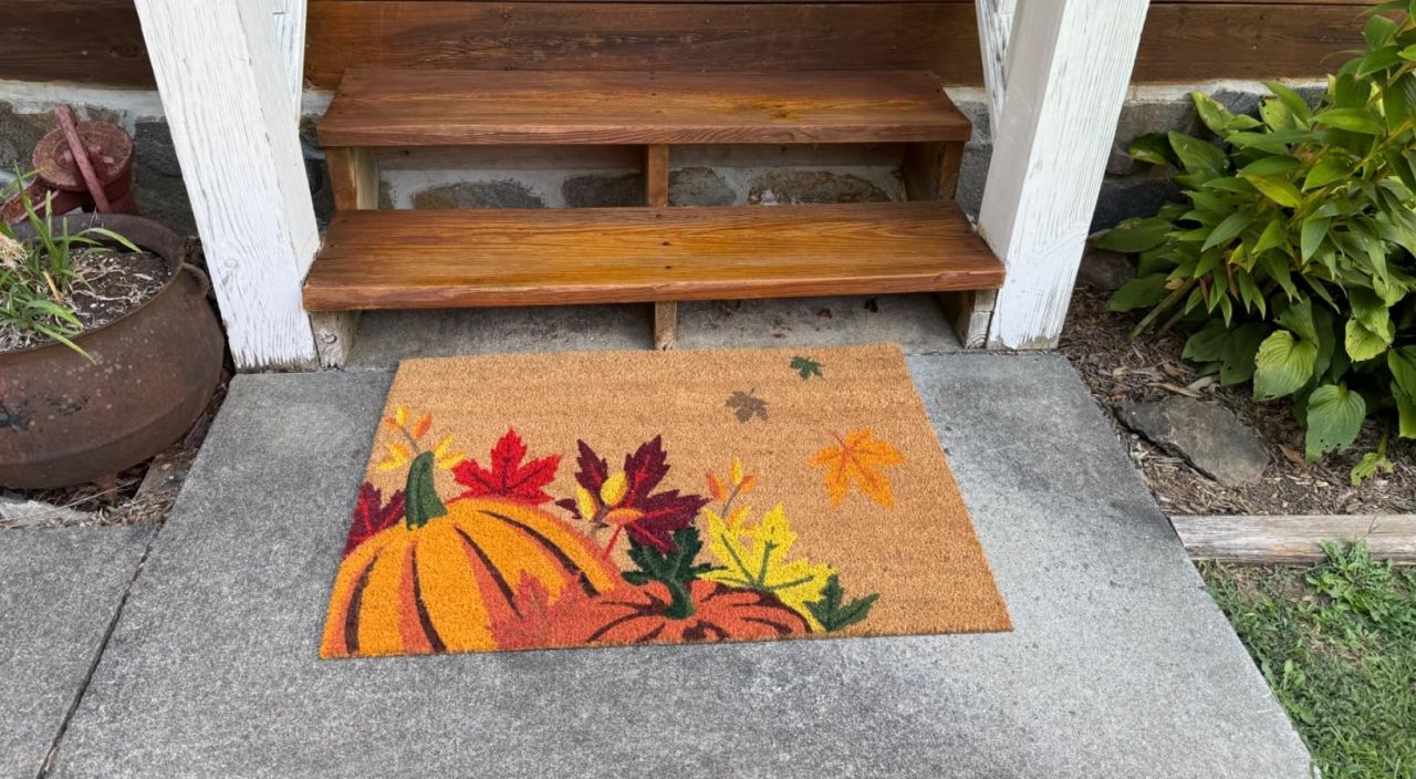 Pumpkin Decor Ideas for Fall - Calloway Mills Pumpkin Spice Doormat