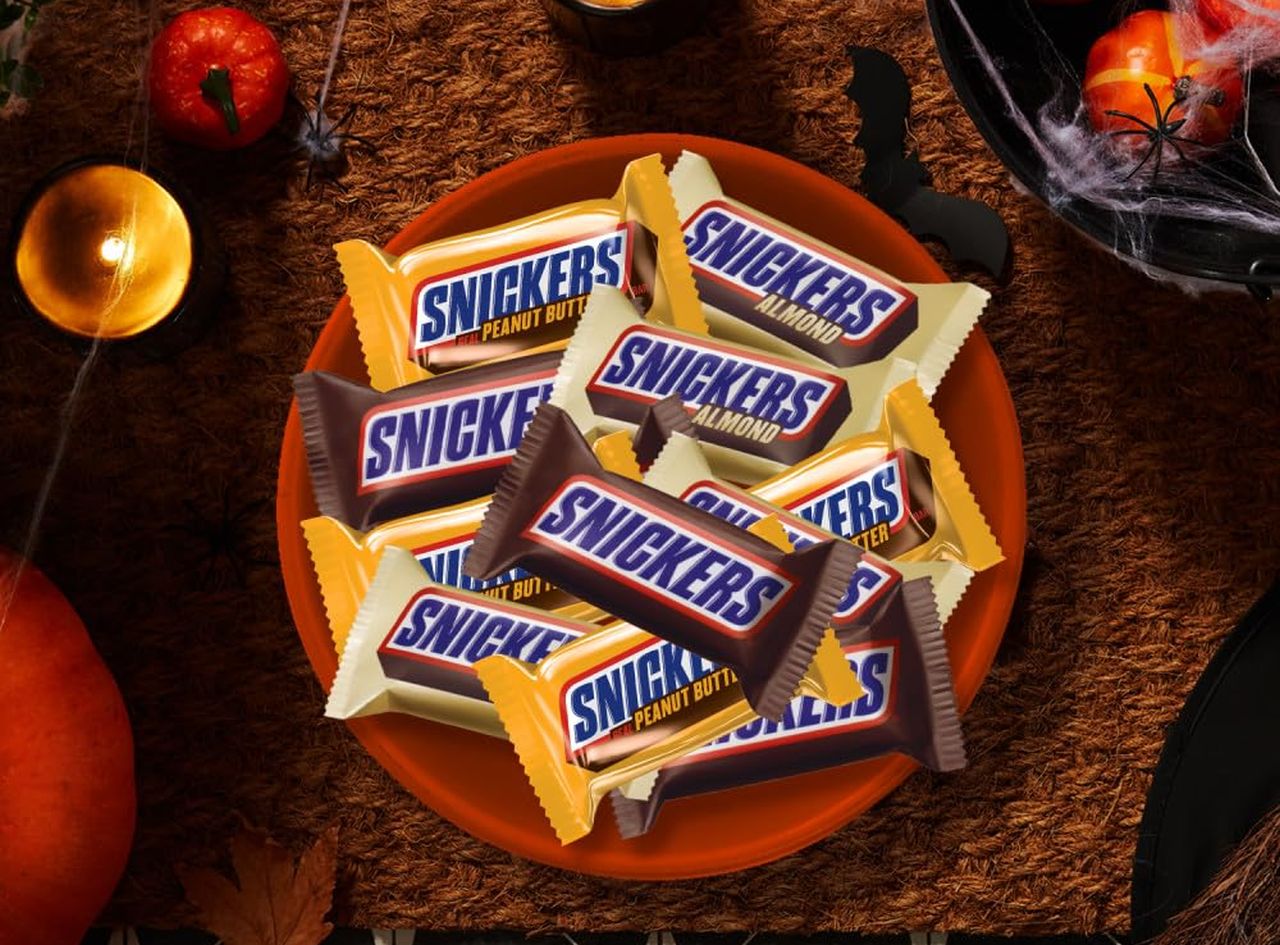 15 Best Halloween Candies on Amazon - SNICKERS Original Candy Variety Pack