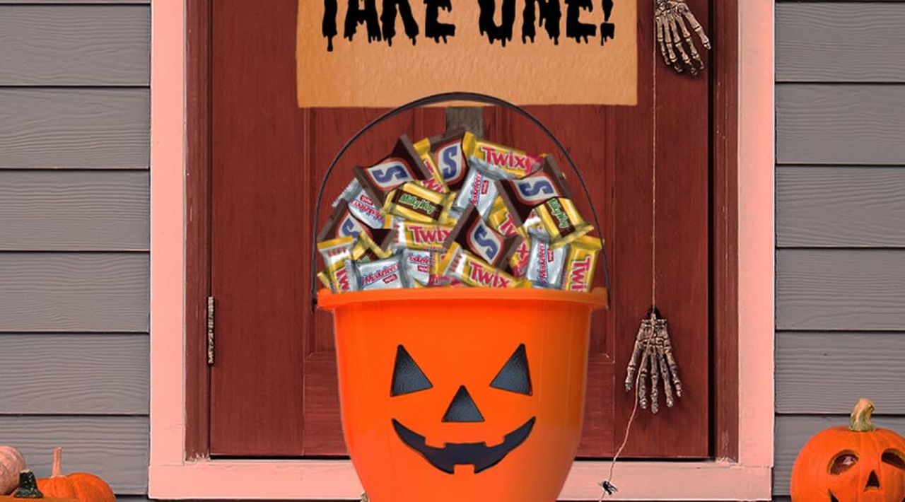 15 Best Halloween Candies on Amazon - SNICKERS, TWIX, MILKY WAY & 3 MUSKETEERS