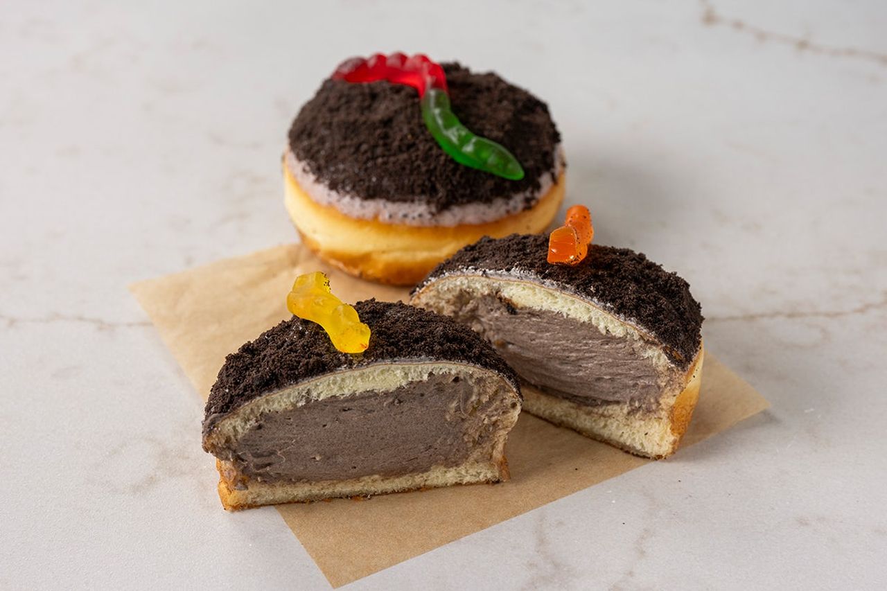 Paris Baguette worms donut