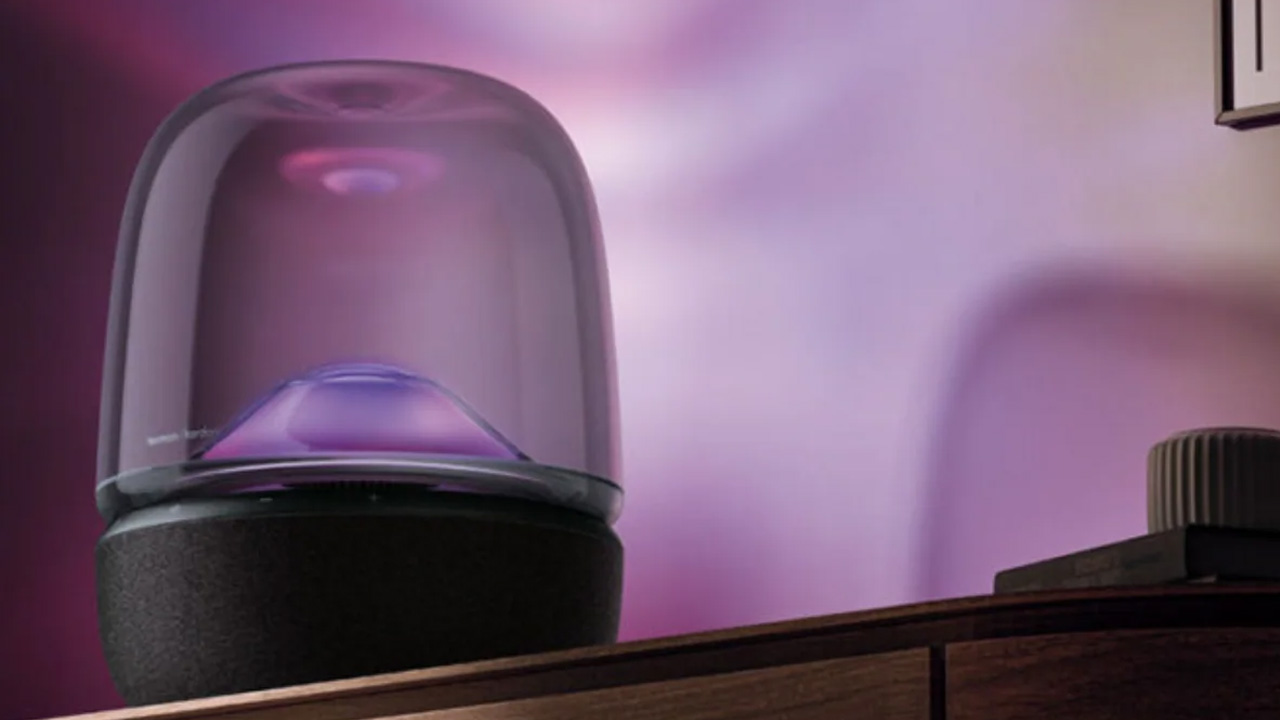 Aura Studio 5 Bluetooth Speaker by Harman Kardon Gets Bigger Sound and Textile Base