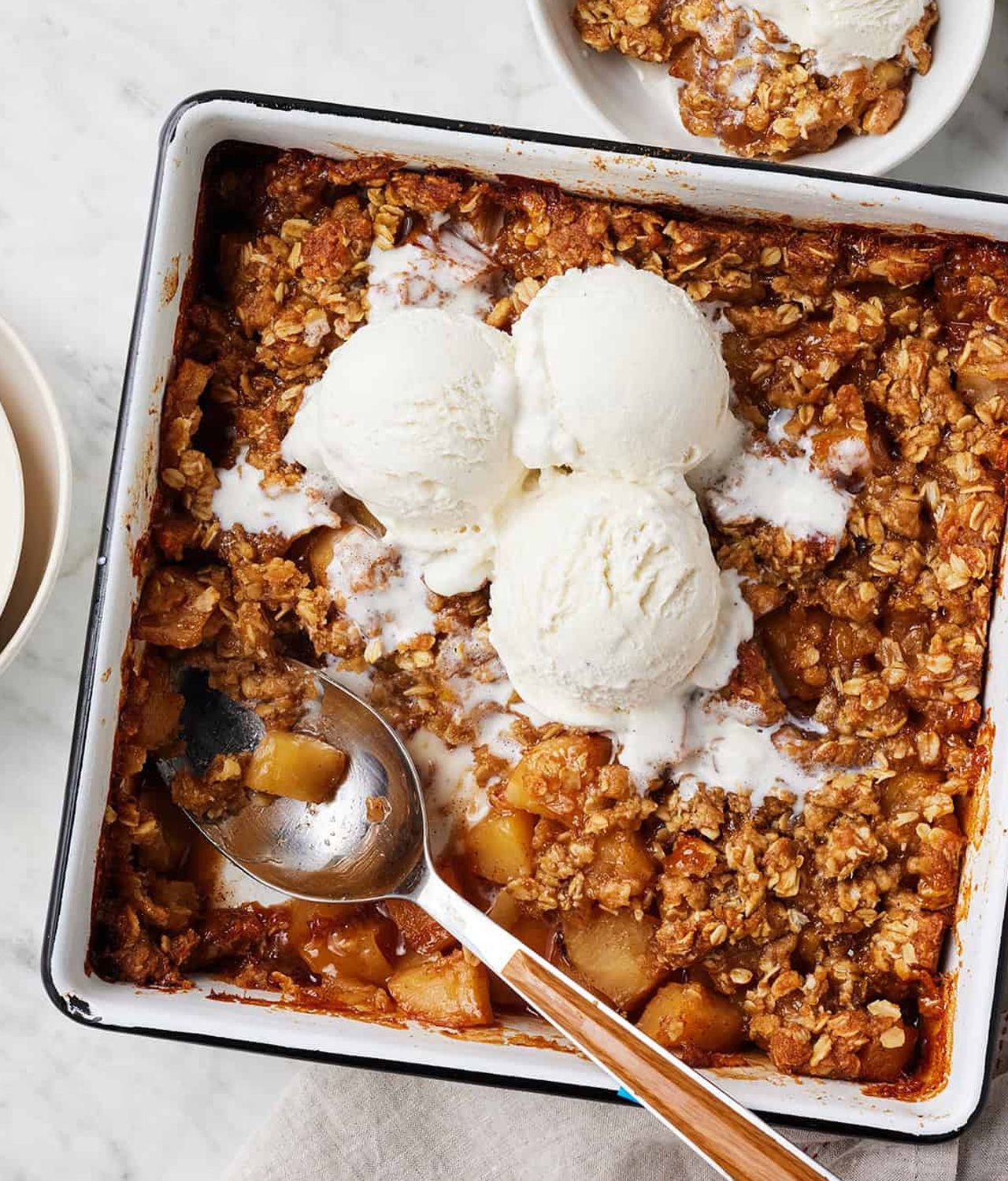 Best Friendsgiving Recipes to Try - Apple Crisp