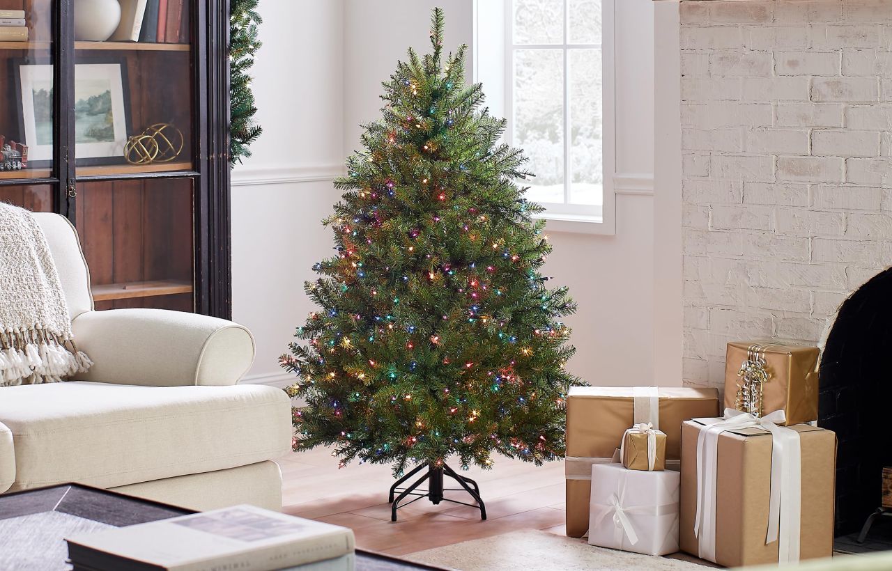 Dunhill Fir Artificial Christmas Tree