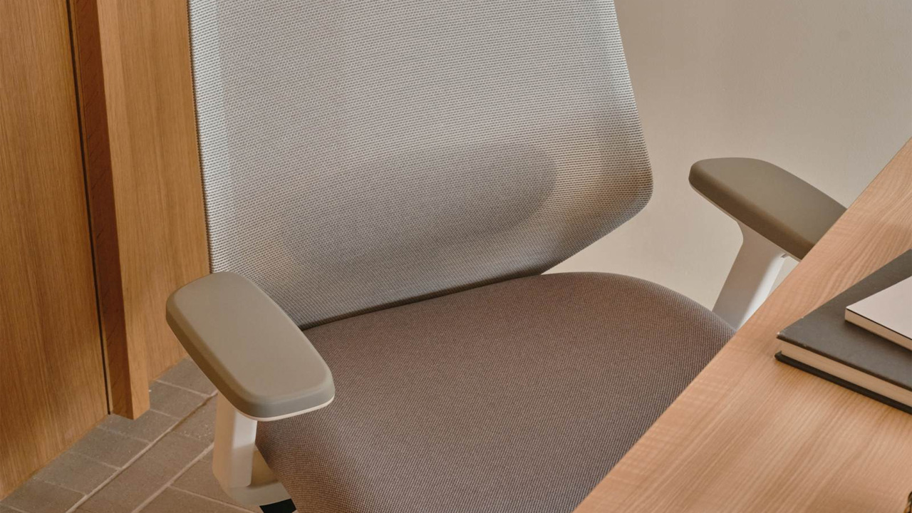 The cushioned seat and back rest of Ergonomic Chair pro is made with premium fabric.