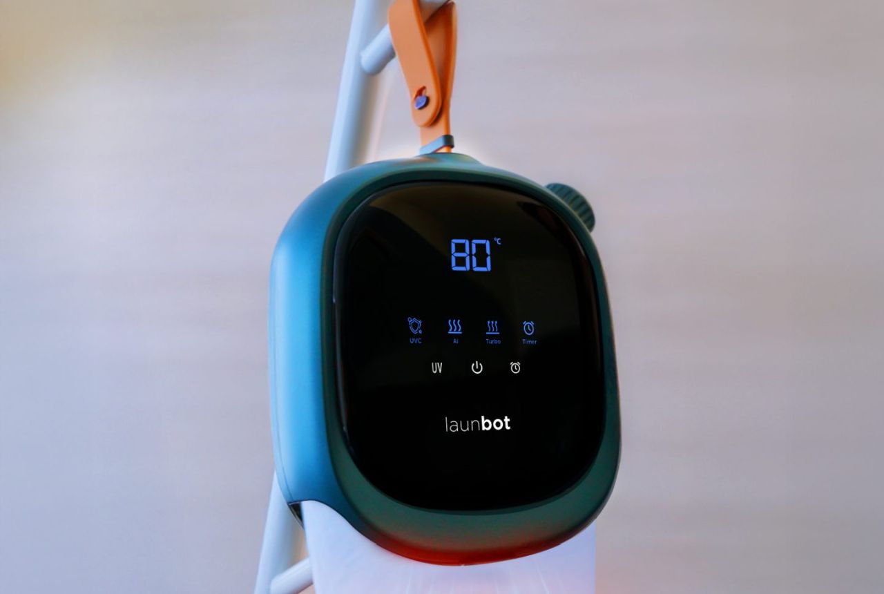 Launbot laundry device