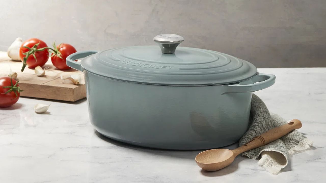 Le Creuset Signature Cast Iron Oval Oven