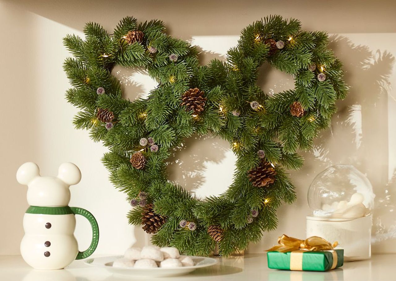 Mickey Mouse Icon Light-Up Holiday Wreath