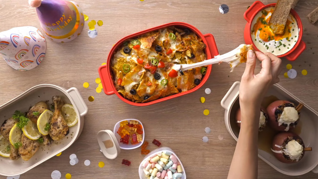 Cook delicious meals in the Microwave steam cooker by DeliOne