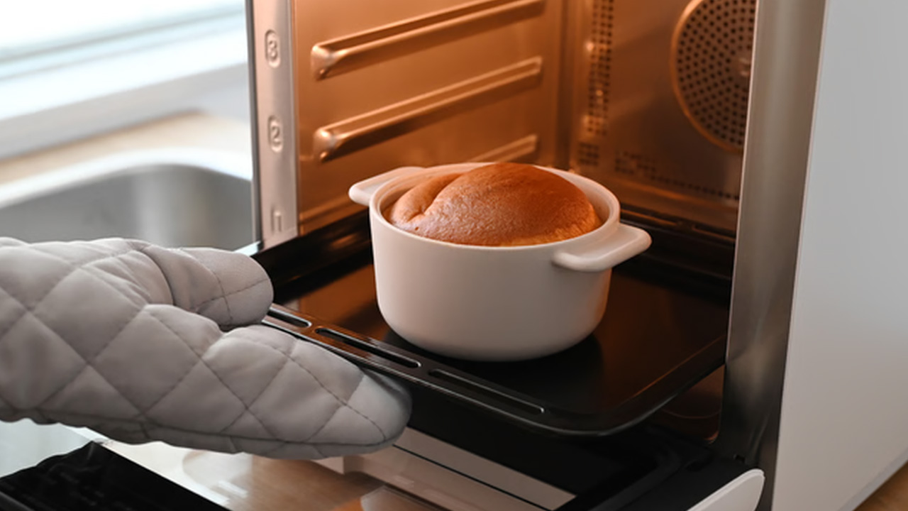 You can bake variety of deserts in the microwave steam cooker by DeliOne