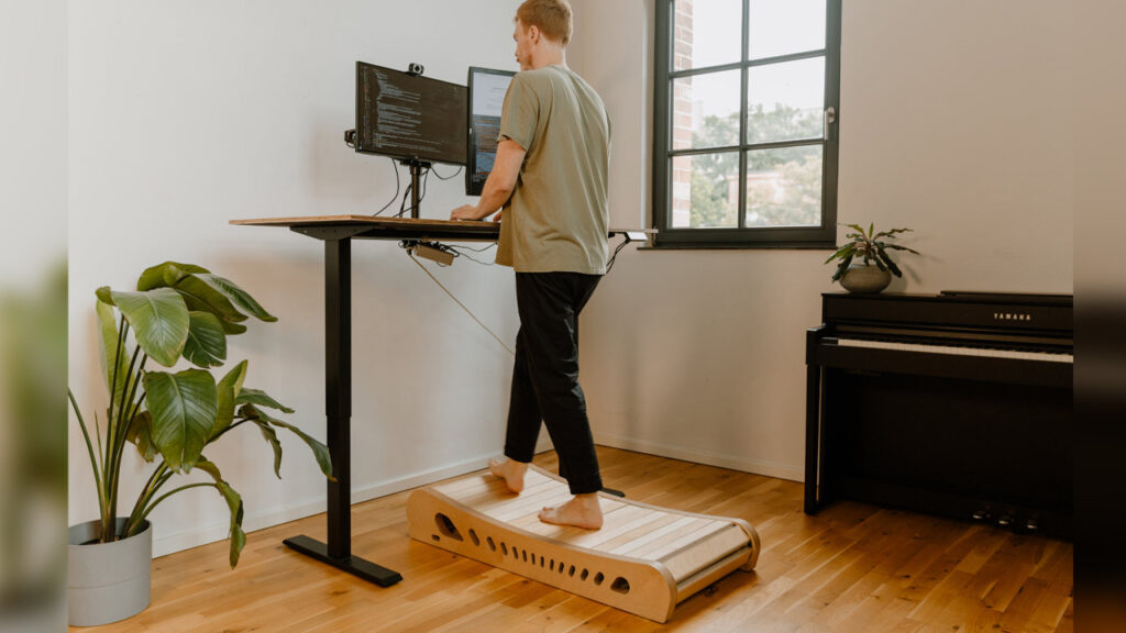 Office Walker Self-Powered Treadmill is Quiet, Repairable, and Durable Office Walker Self-Powered Treadmill is Quiet, Repairable, and Energy-Free