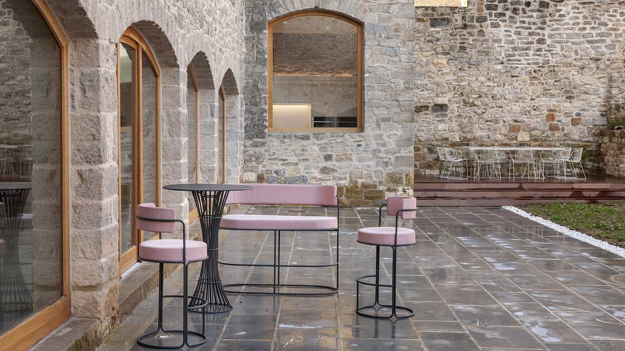 PARADISO-stool-by-iSiMAR-at-workspace-design-show-2025