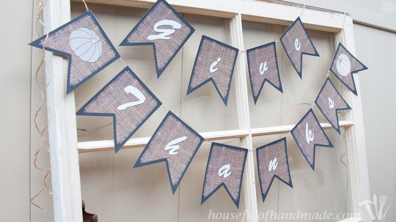 The digital rustic texture adds warmth to the Thanksgiving decor.