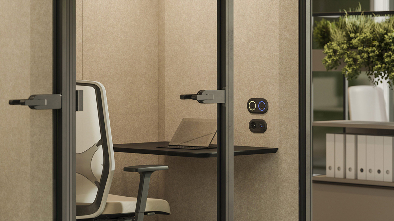 SONUS S+ comes with ergonomic chair, and desk