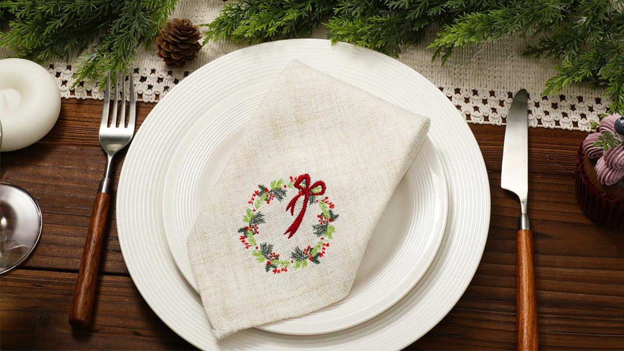 SmoothNovelty Wreath Dinner Napkins has beautiful versatile design