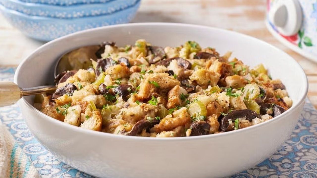 Thanksgiving Stuffing Recipes to try - Crock-Pot Stuffing
