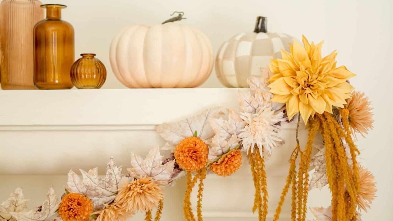 Thanksgiving fireplace décor 5