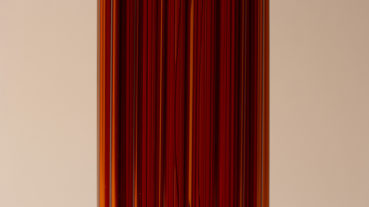 Its design is like different thin rods joined together to form a cylindrical shape