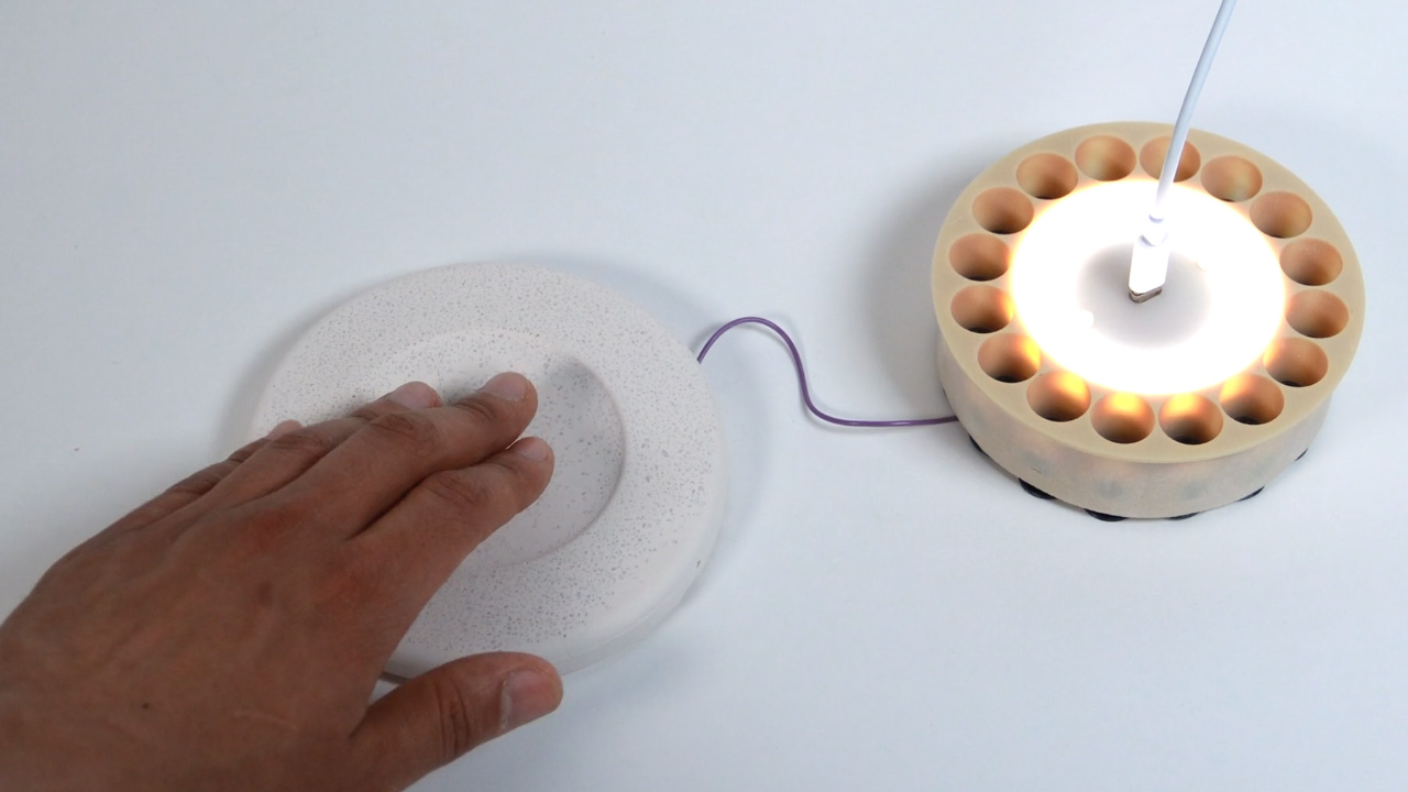 The geopolymer top part has a proximity and a touch sensor directly embedded in it