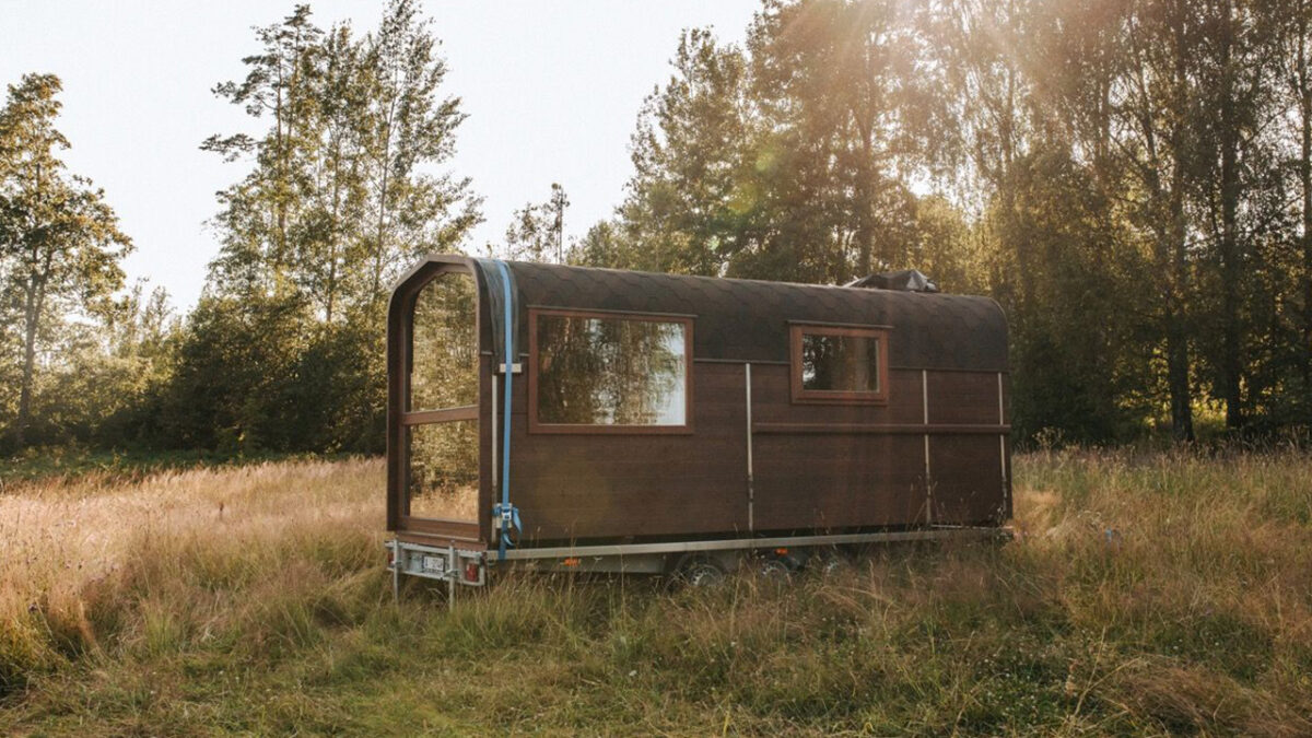 Nature Pod Tiny House Brings Nature Inside With Giant Glazing