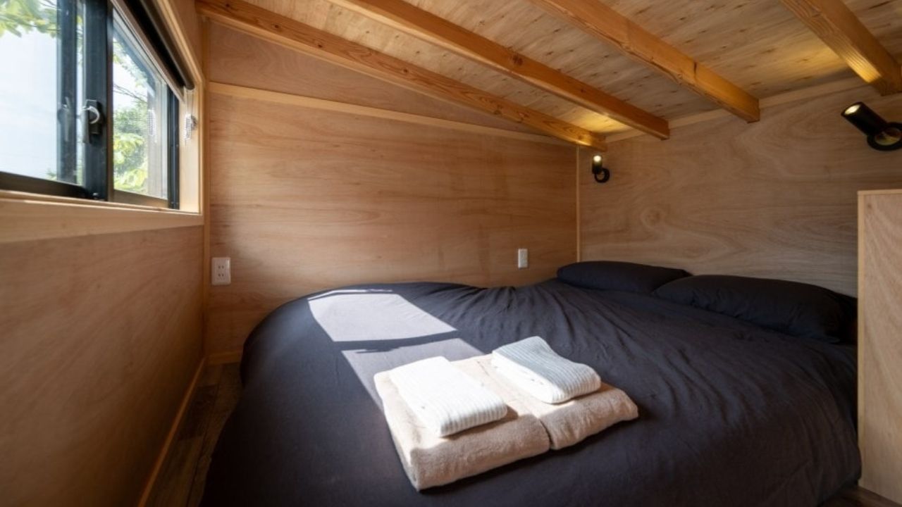 Yamabiko tiny house bed