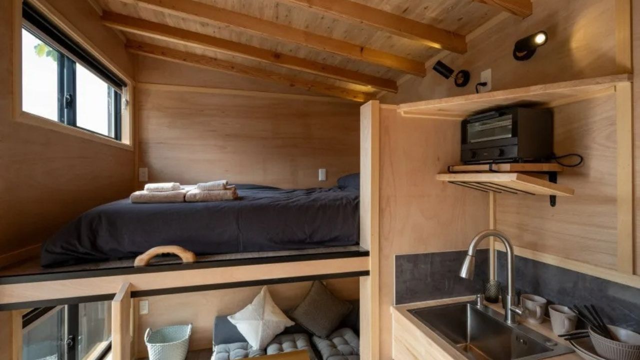 Yamabiko tiny house loft bedroom