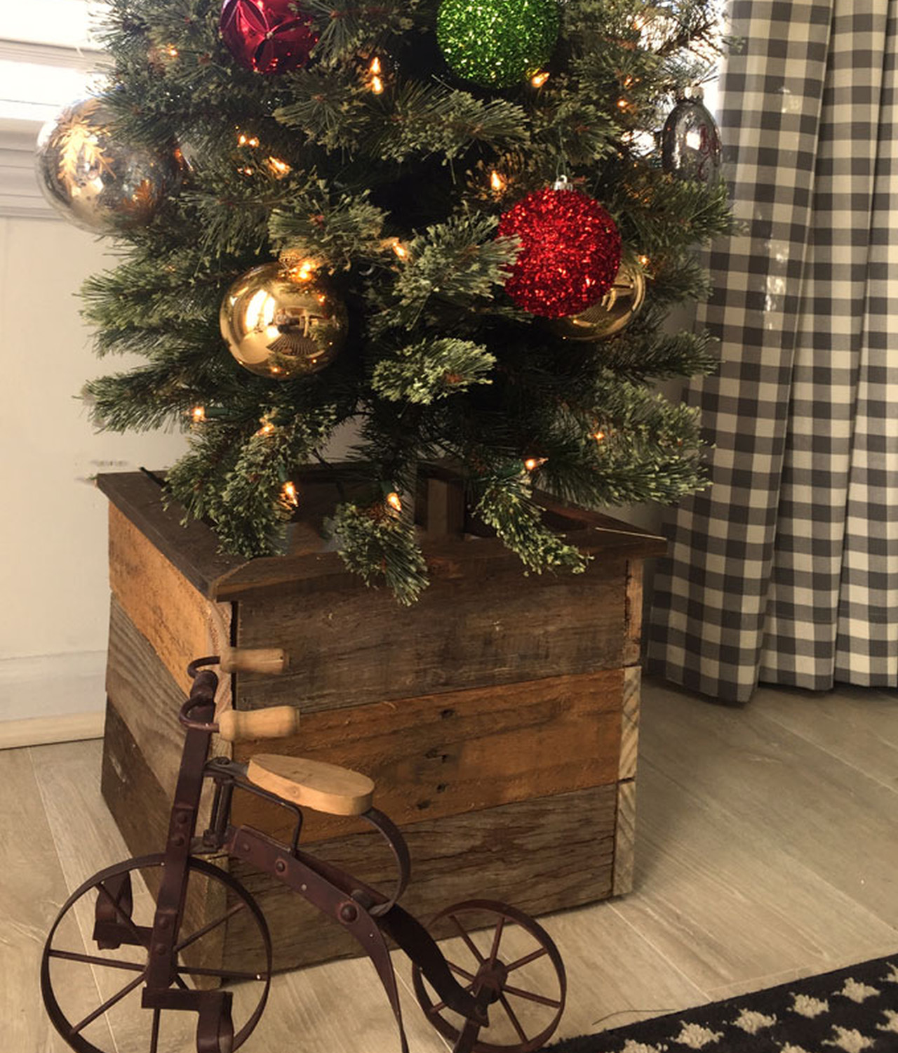 DIY Pallet Wood Christmas Tree box