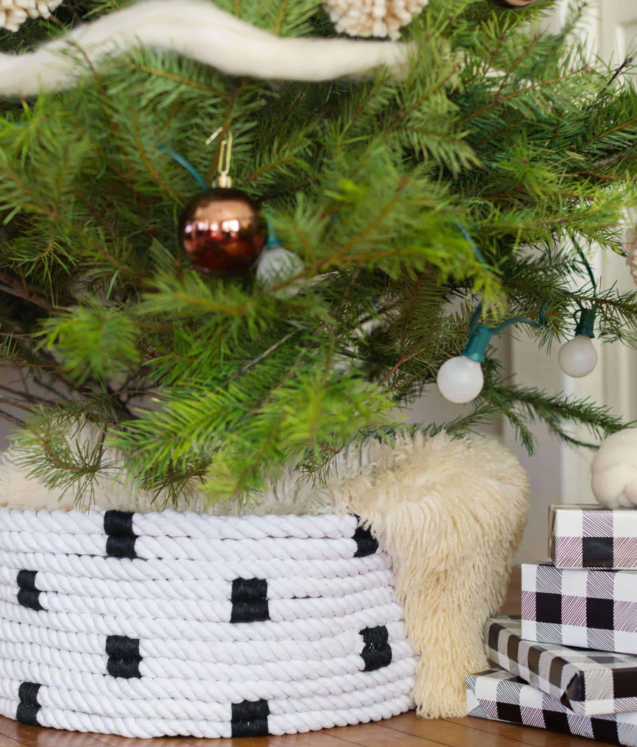 DIY Rope Christmas Tree Collar