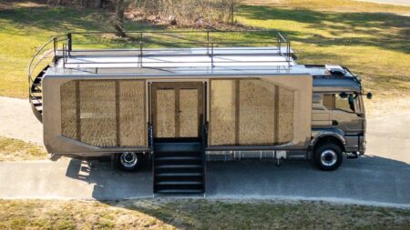 Dakar-Ready Shiver x Expandable RV Turns Harsh Desert Travel Into Luxury Living Dakar-Ready Shiver x Expandable RV_featured