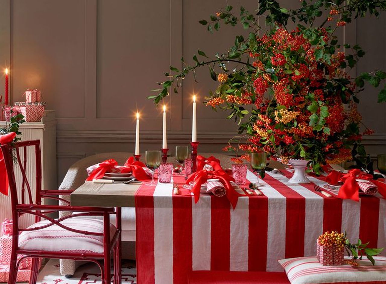 Dramatic Table Arrangement