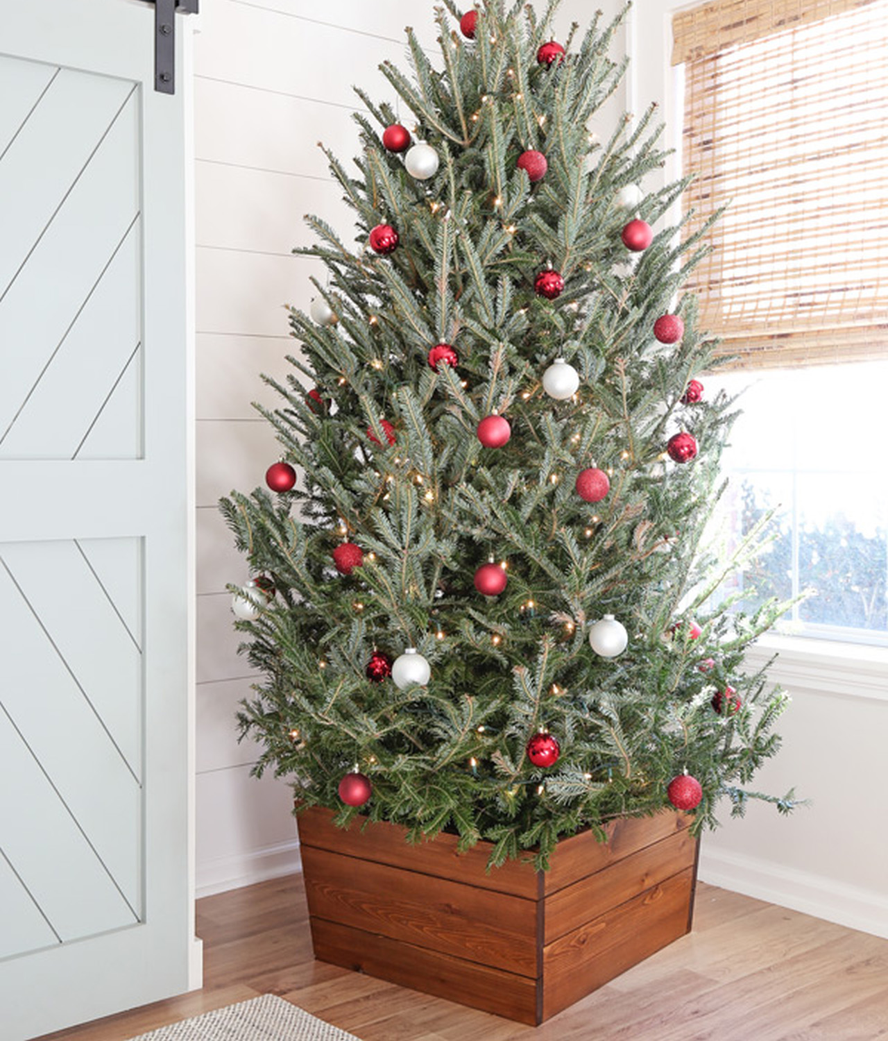 Easy Wood Christmas Tree Collar DIY