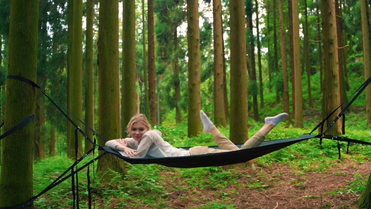 FLFQ-Aloner FLOAT Inflatable Tent can also be Installed On or Off the Ground