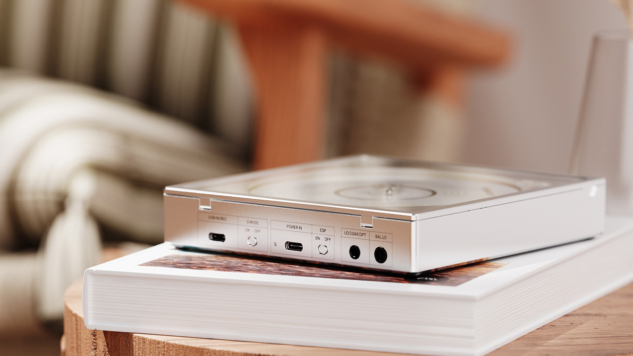 FiiO DM15 R2R Portable CD Player