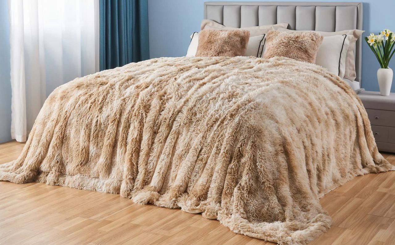 GONAAP Fuzzy Faux Fur Throw Blanket