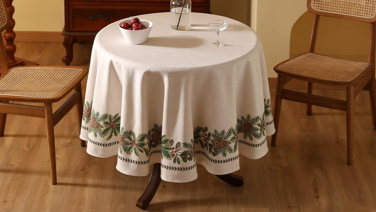 ISAENNE Designer Christmas Small Round Tablecloth
