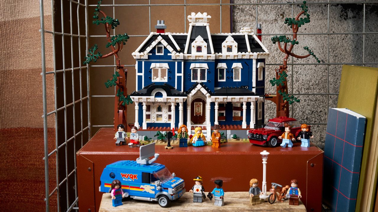 LEGO Stranger Things Creel House - 8