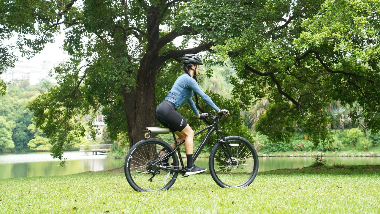 LIVALL-AI-Visual-Smart-Taillight-amp-Warning-System