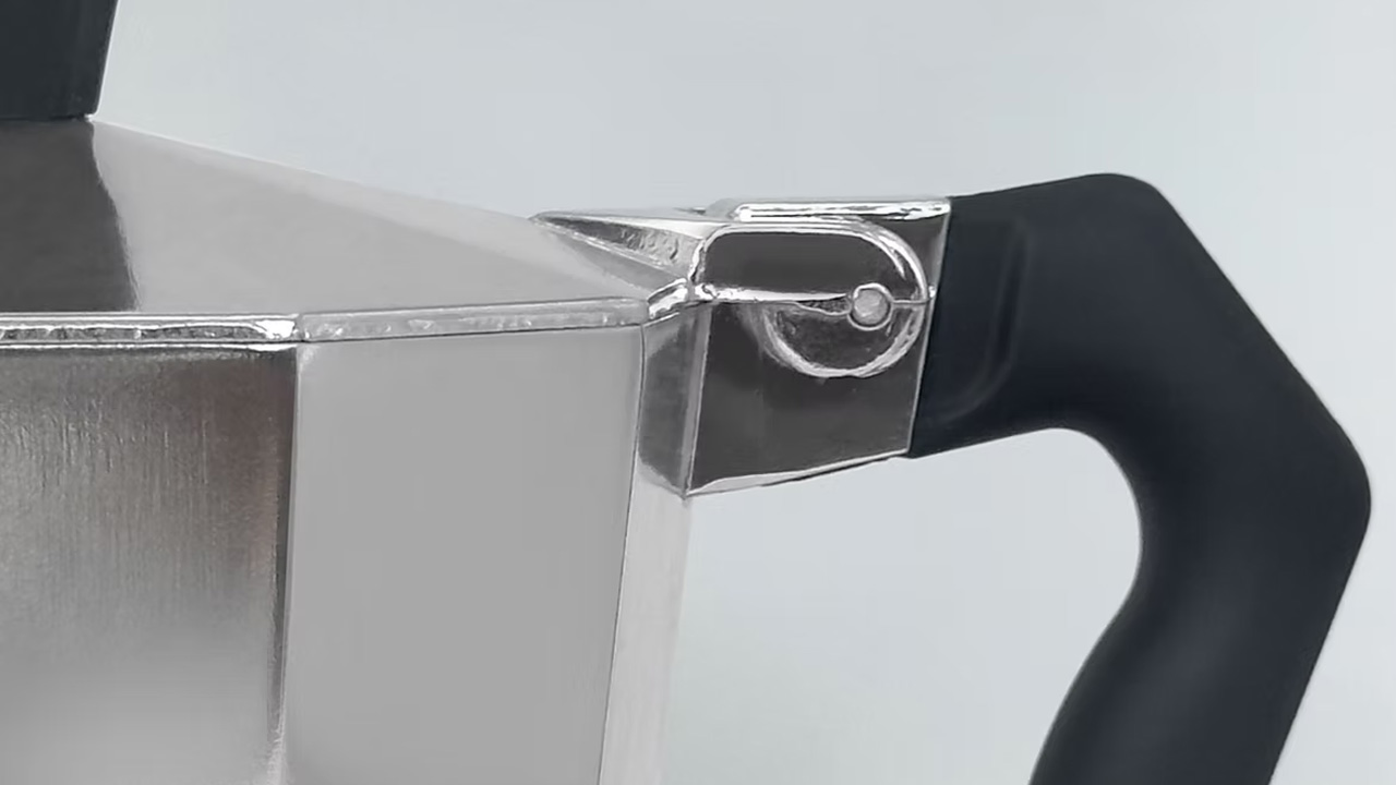 Matteo Frontini Re-Imagines Classic Moka Pot With Helical Spiral Heating Chamber