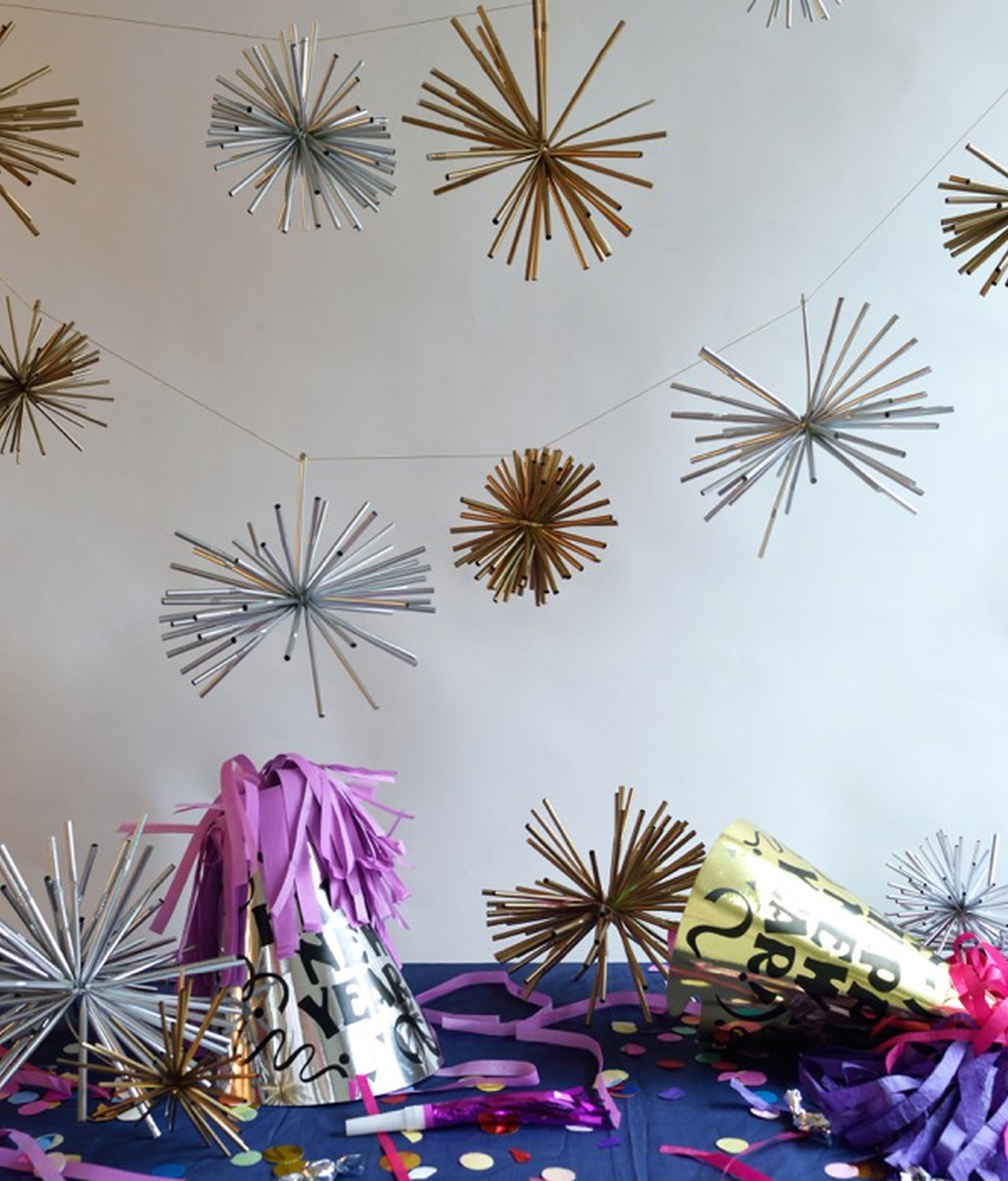 New Years’ Straw Starbust Garland DIY