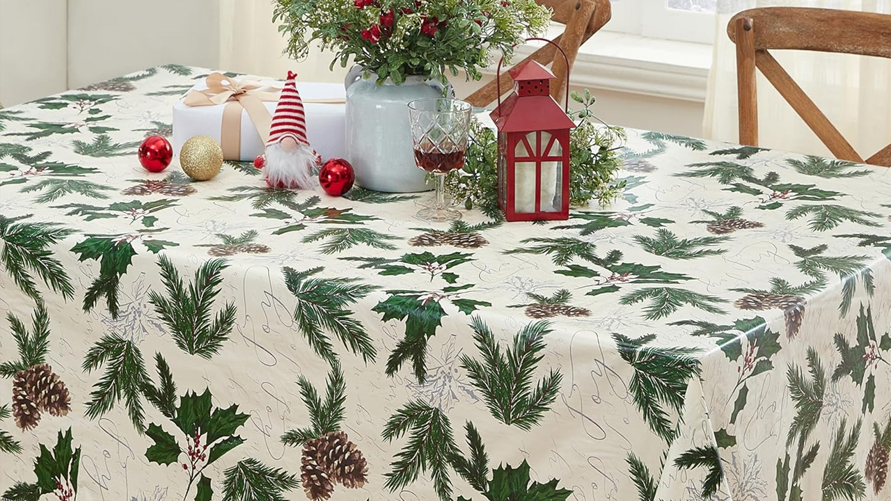 Newbridge Joyful Holly Rustic Christmas Tablecloth