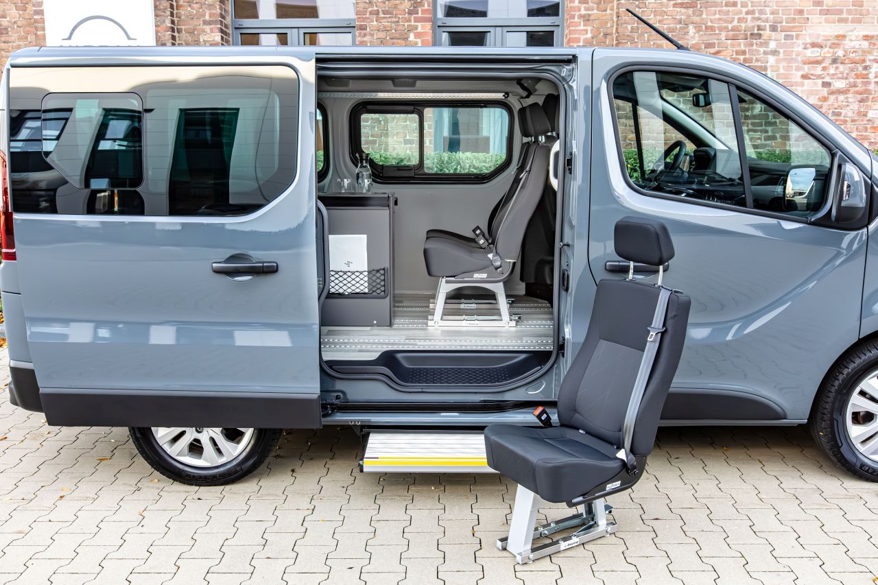 Nissan Primastar FlexVan Features Modular Seating System
