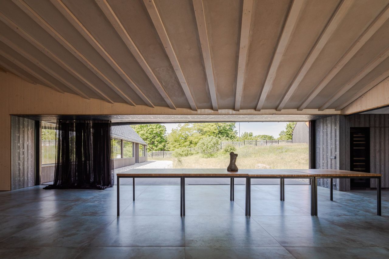 Pāvilosta House’s Curved Slate Roof Looks Like as if it Shaped by Sea Air and Water