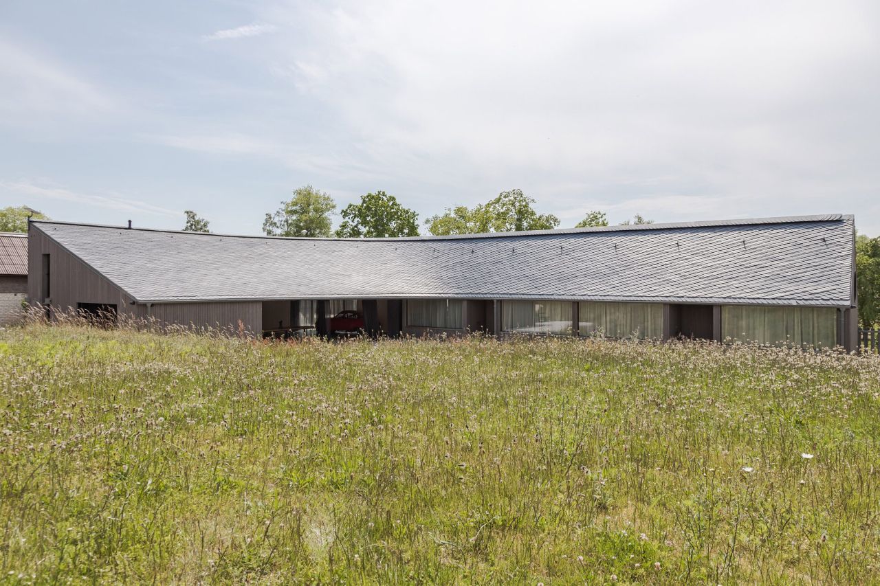 Pāvilosta House’s Curved Slate Roof Looks Like as if it Shaped by Sea Air and Water