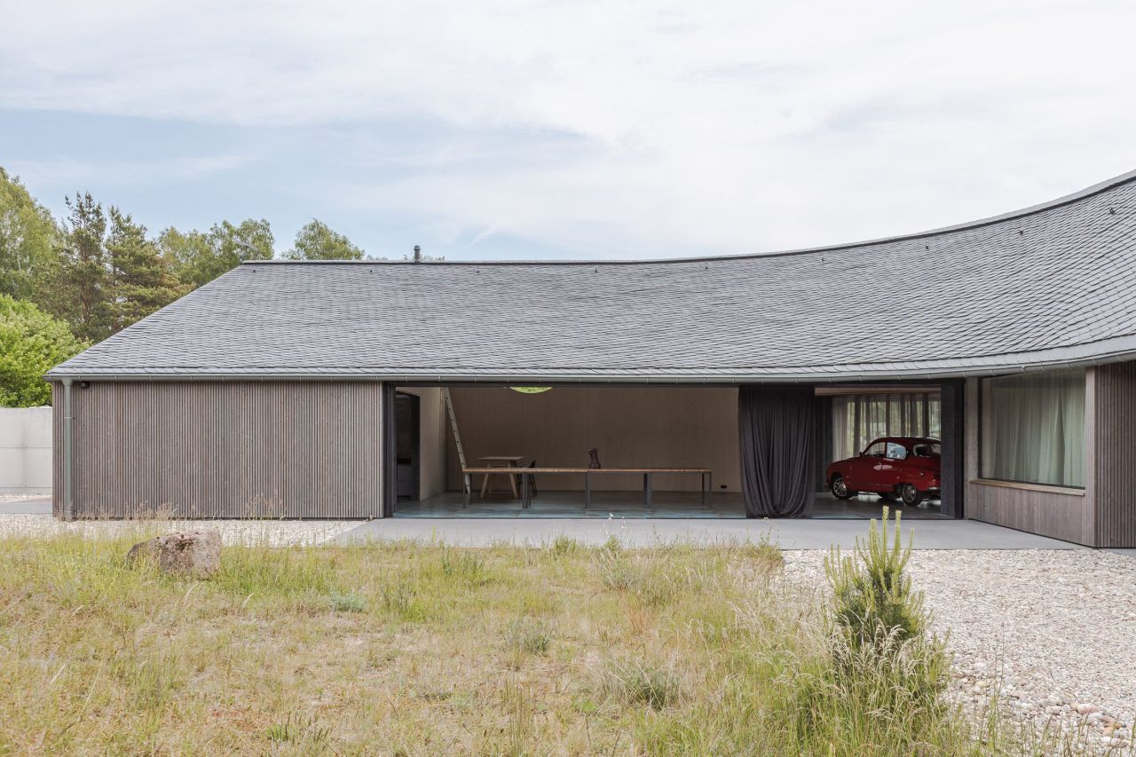 Pāvilosta House’s Curved Slate Roof Looks Like as if it Shaped by Sea Air and Water